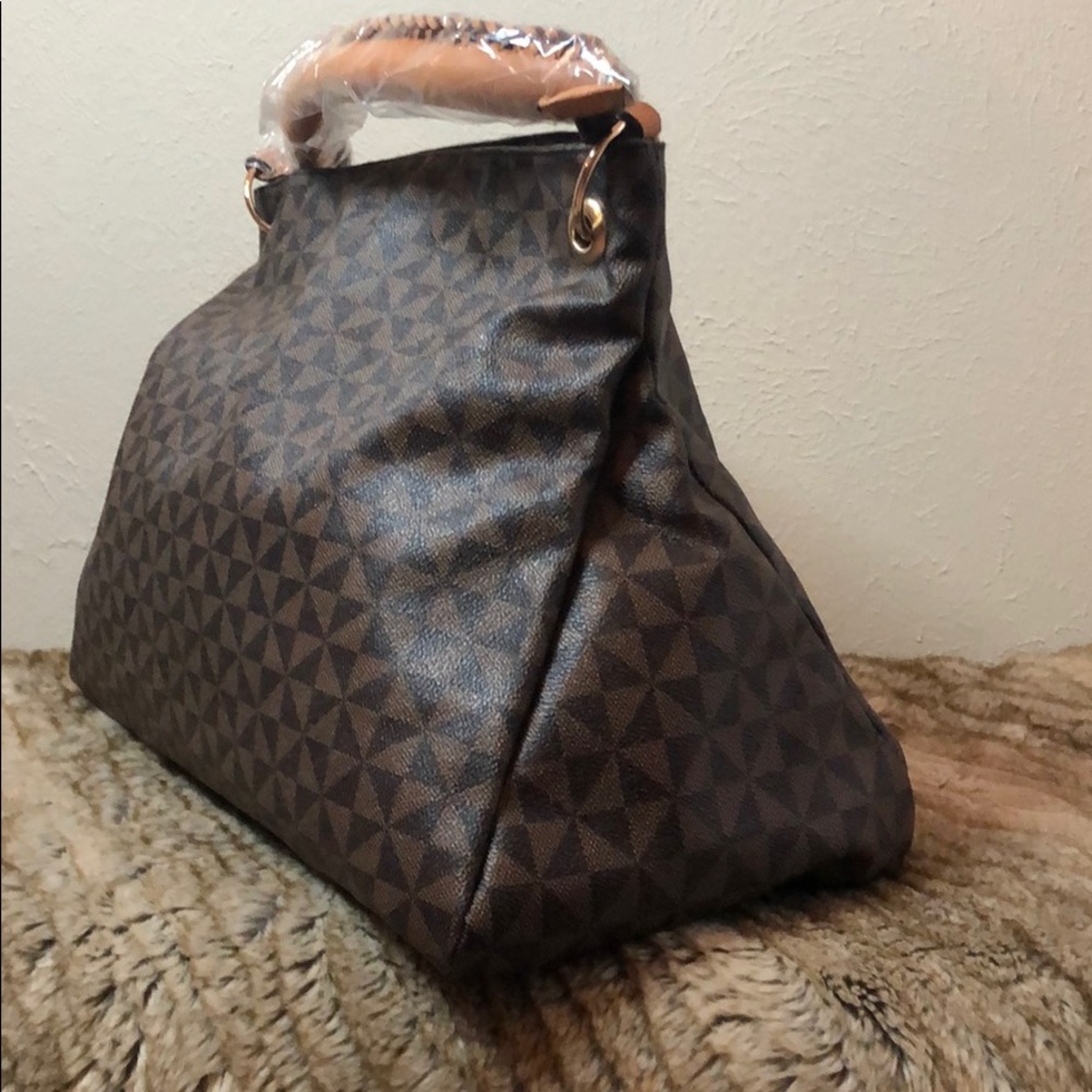 Printed brown hobo style bag with matching wallet
